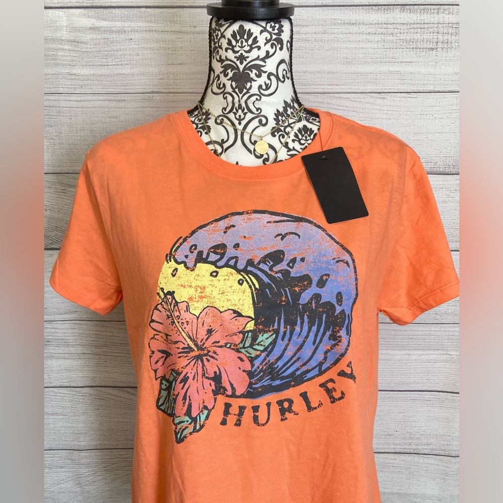 Hurley | NWT Women’s Floral Graphic Tee - Picture 2 of 5